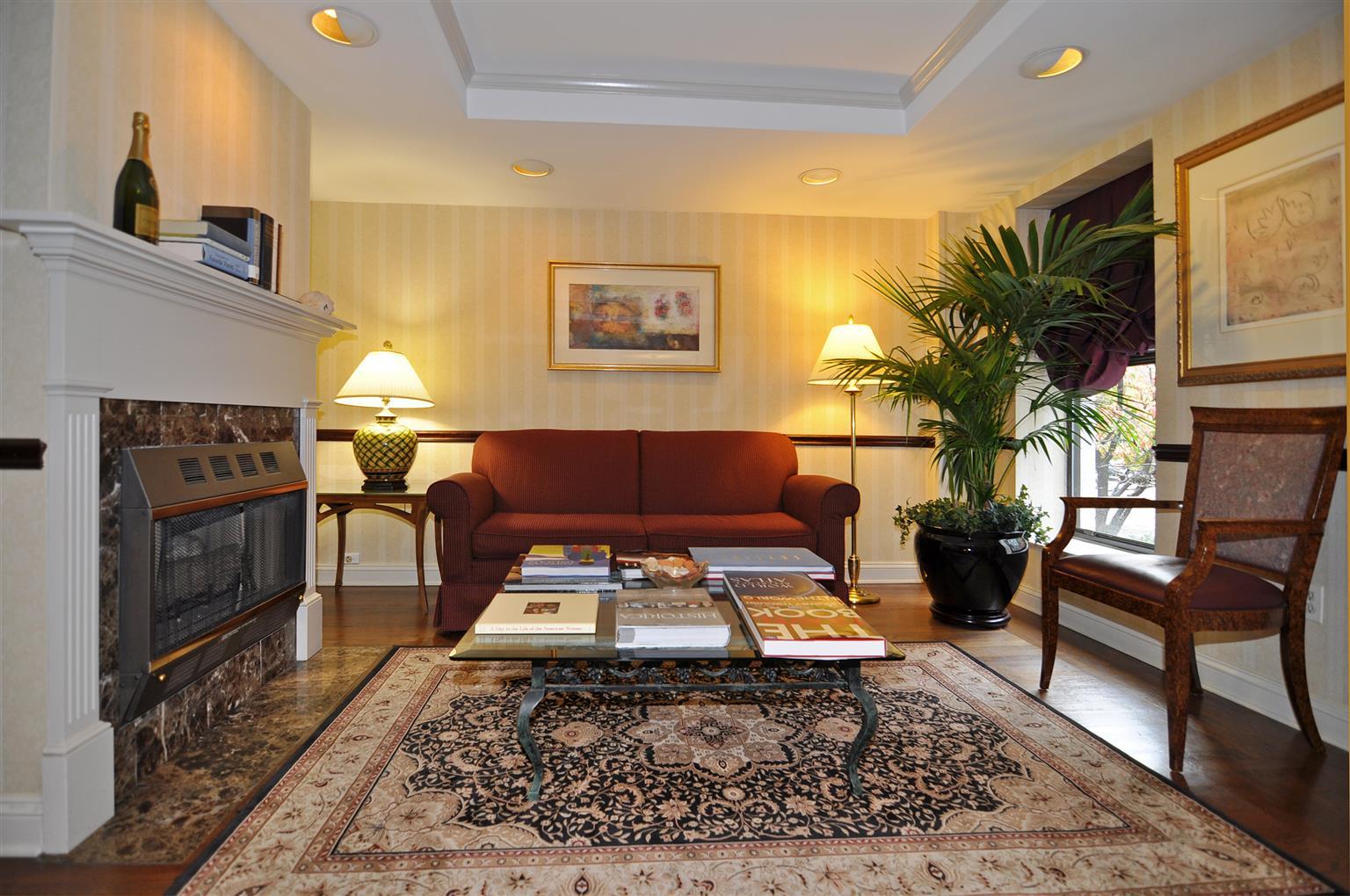 West End Dc, Tapestry Collection By Hilton
