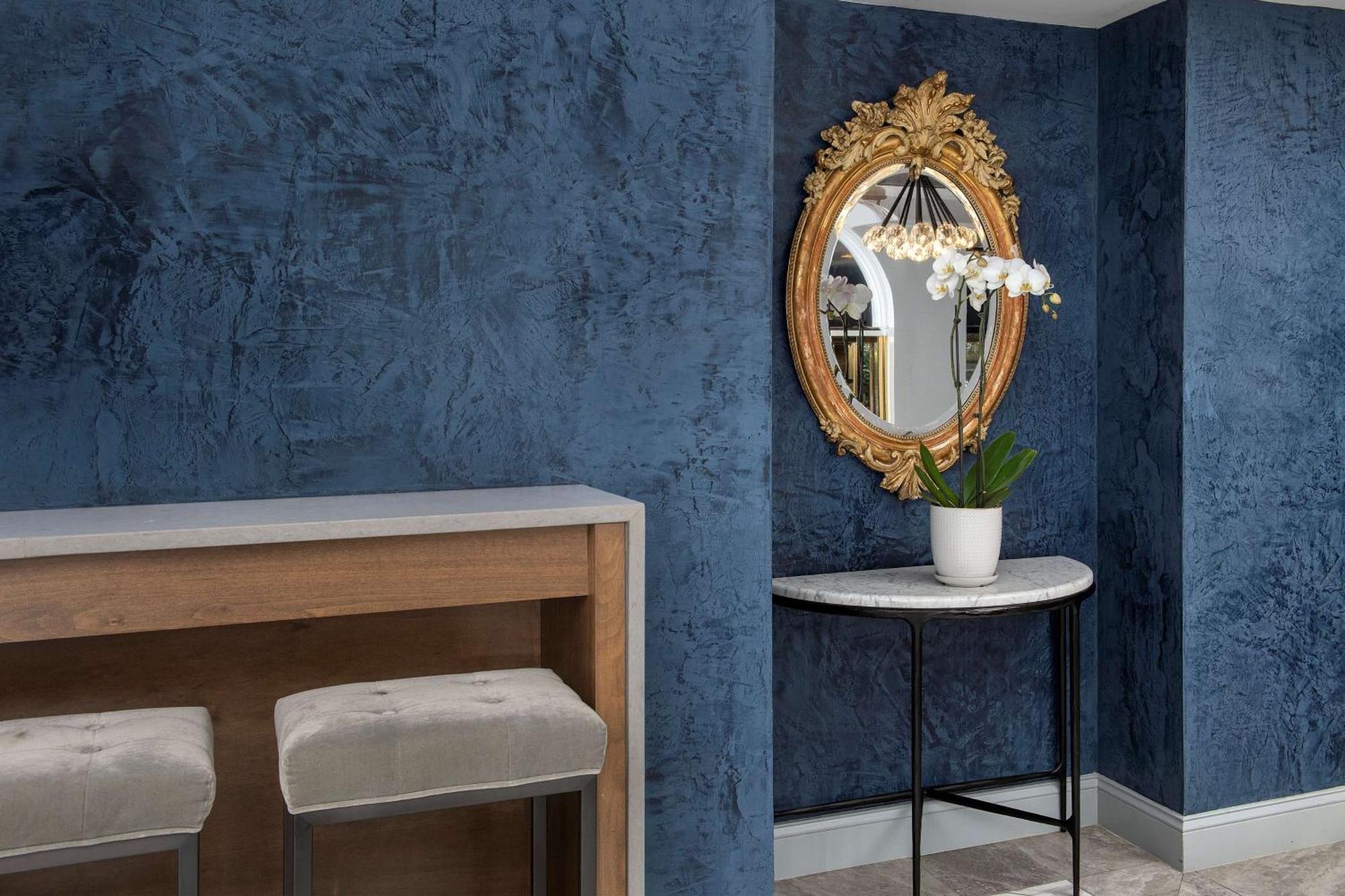 West End Dc, Tapestry Collection By Hilton