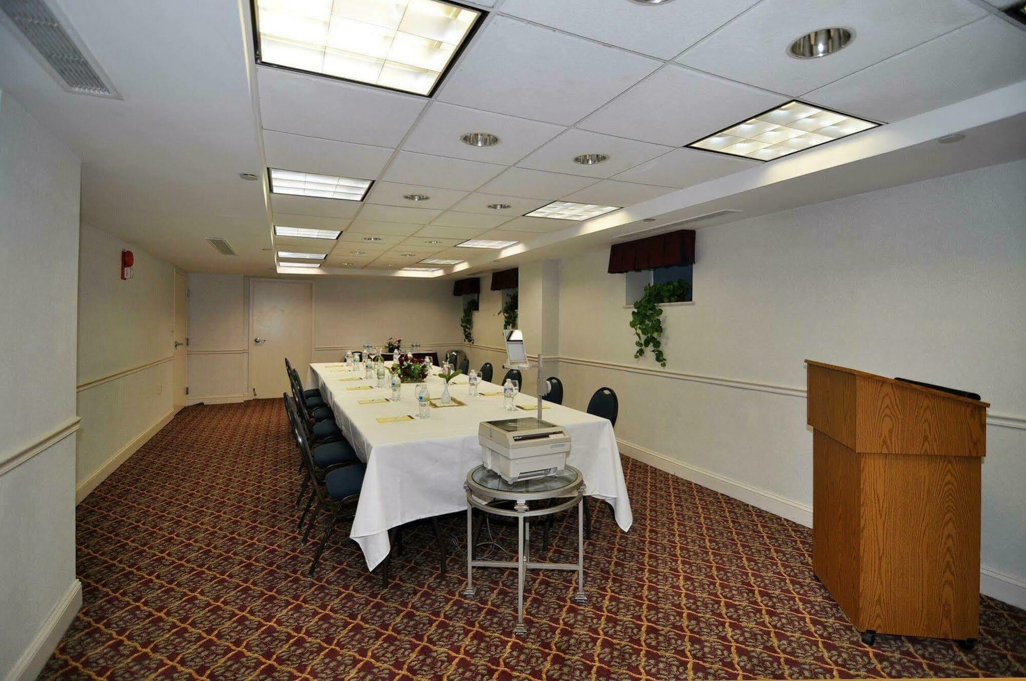 West End Dc, Tapestry Collection By Hilton Hotel Washington